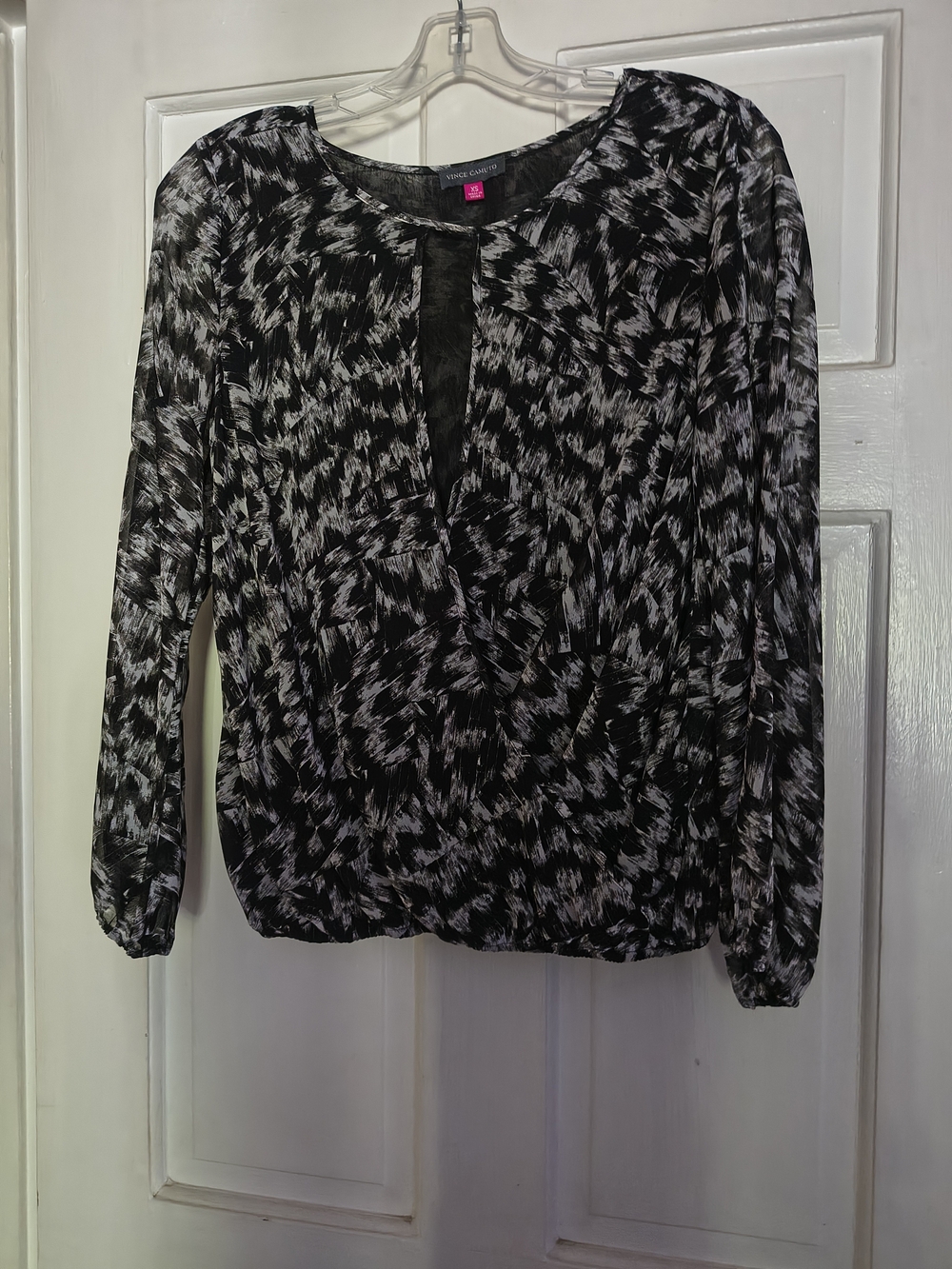 Vince Camuto Black & White Printed Long-Sleeve Blouse